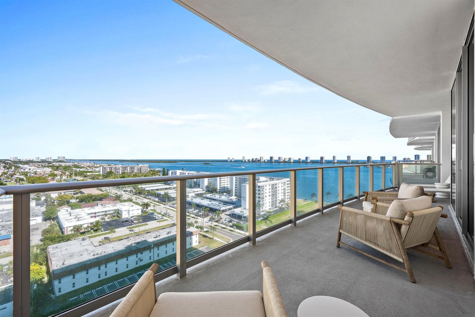 220 Lake Shore Drive 1413 photo 1