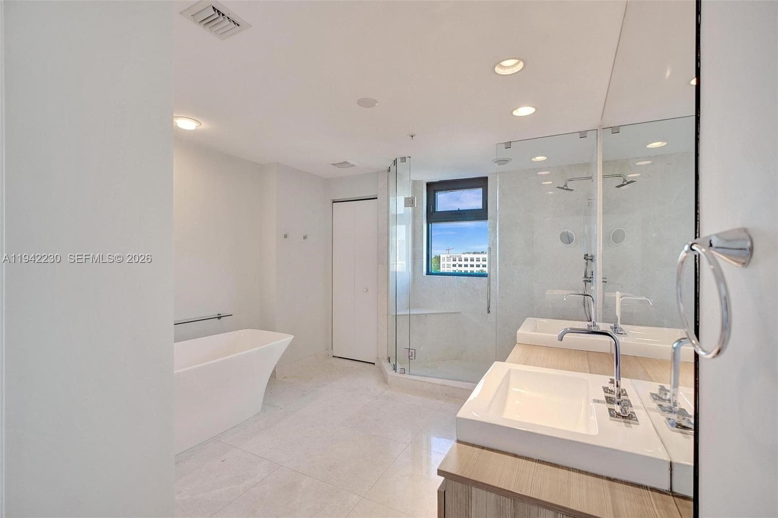 17301 Biscayne Blvd 708 photo 19