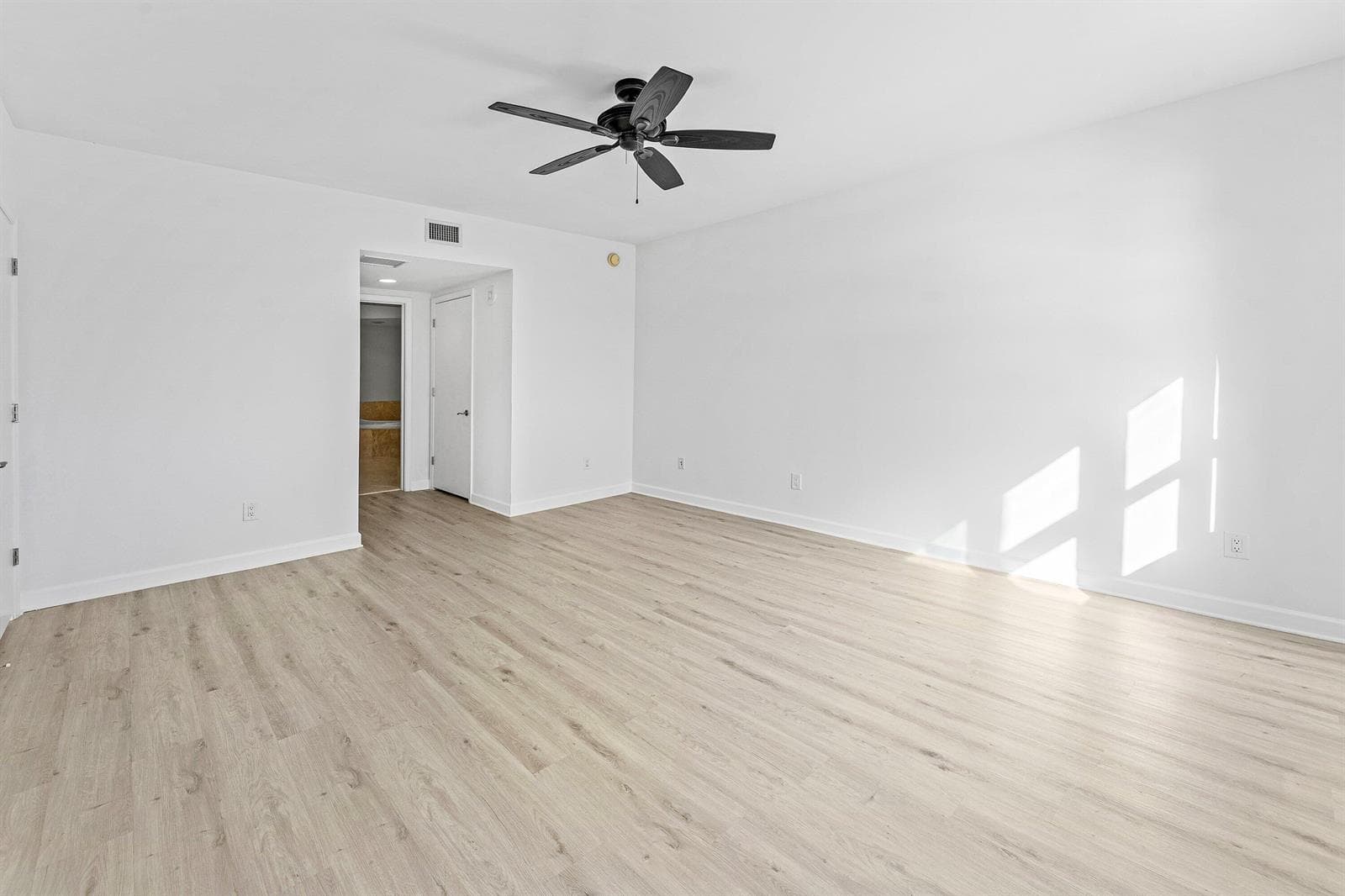 2640 Lake Shore Drive 614 photo 23