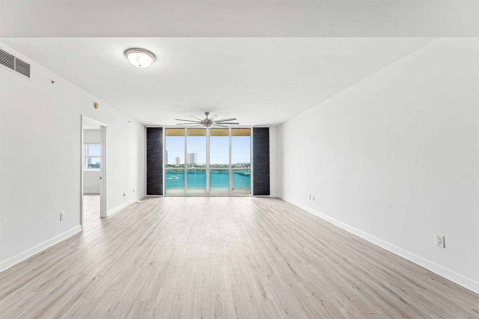 2640 Lake Shore Drive 614 photo 7