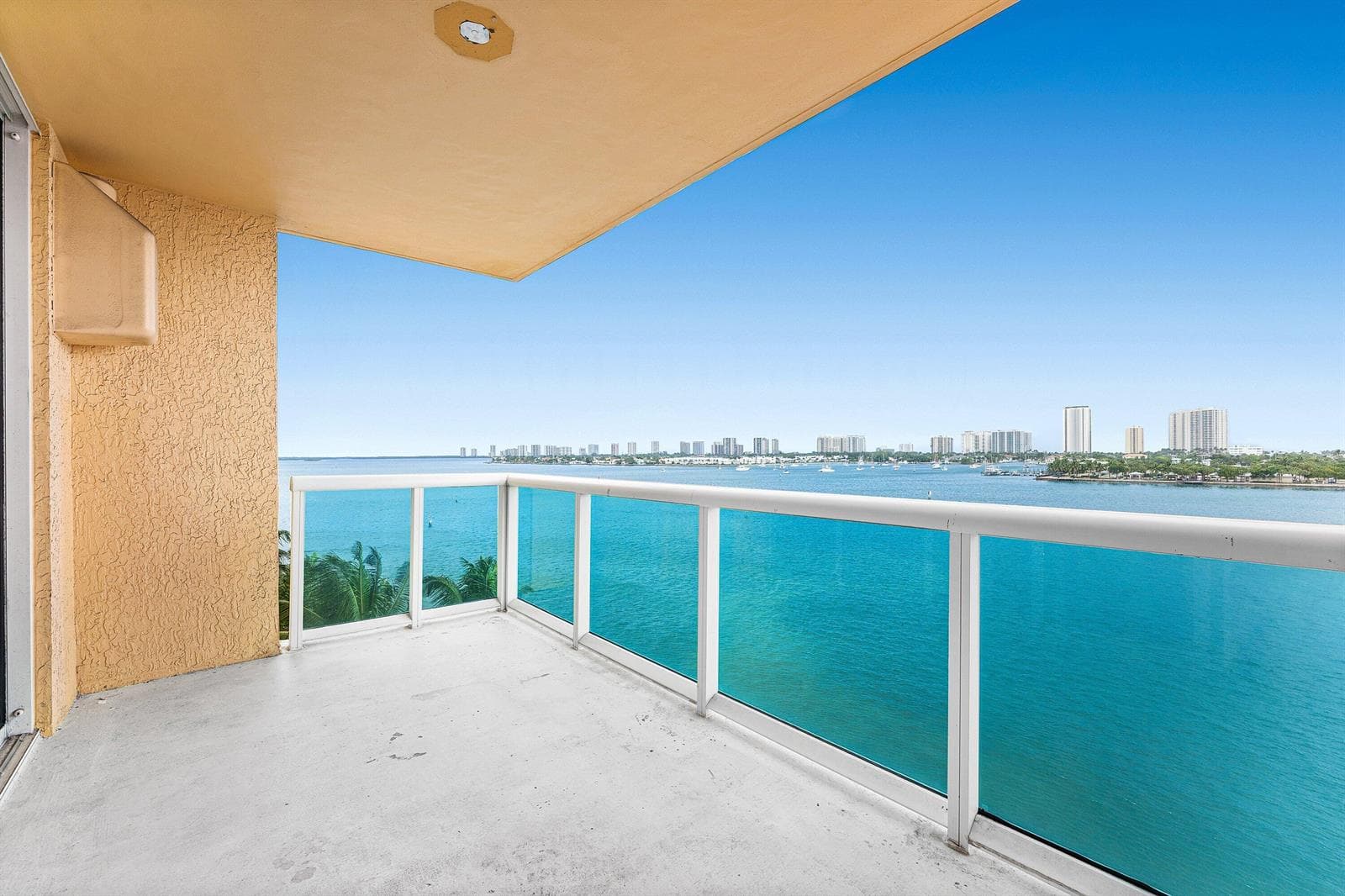 2640 Lake Shore Drive 614 photo 3