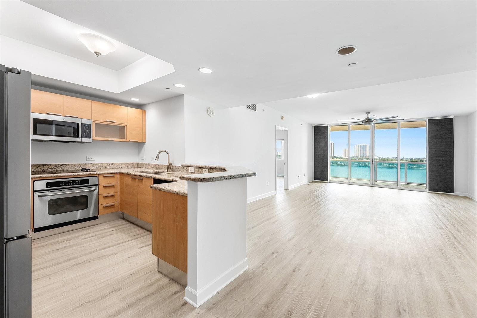 2640 Lake Shore Drive 614 photo 1