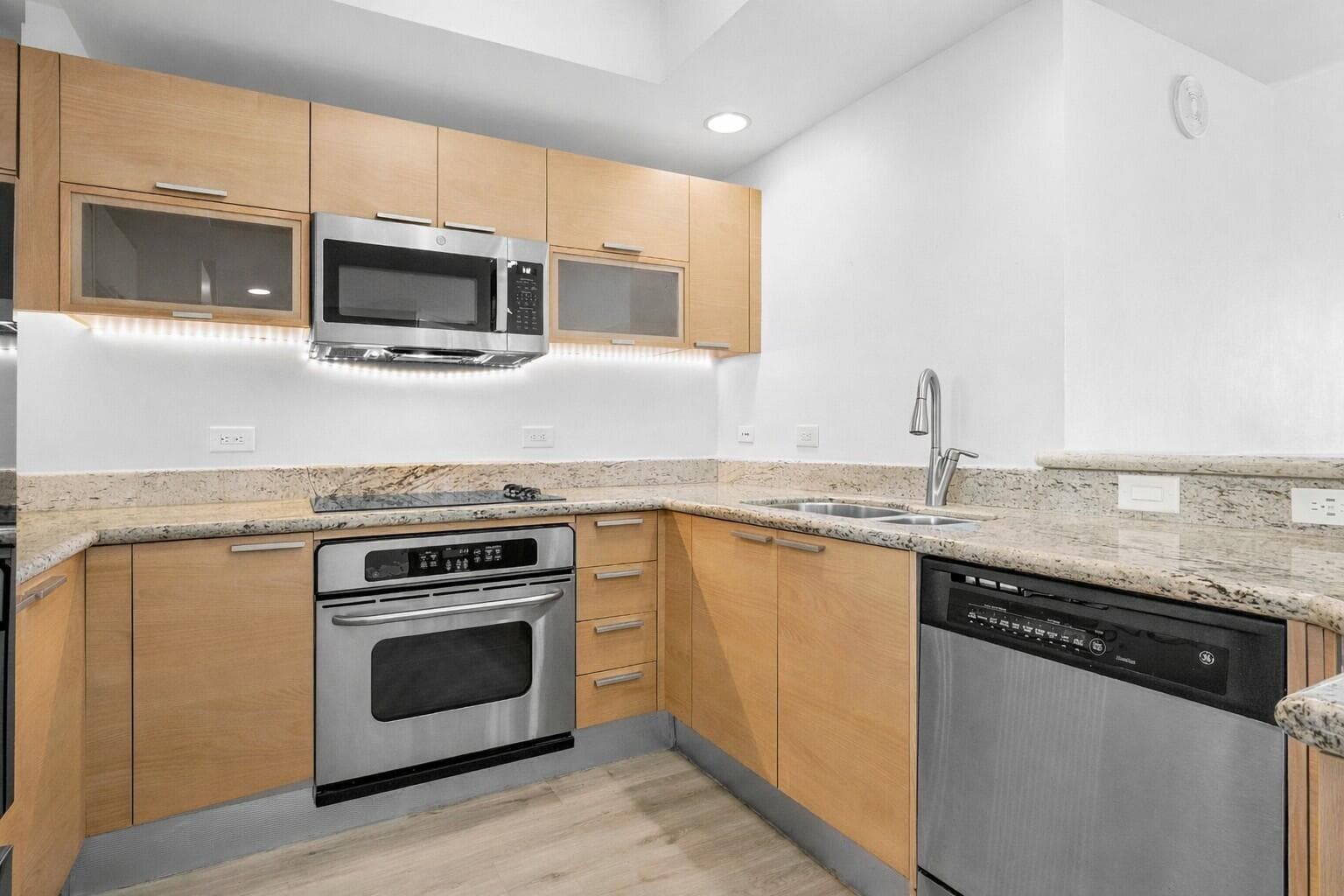2640 Lake Shore Drive 614 photo 5
