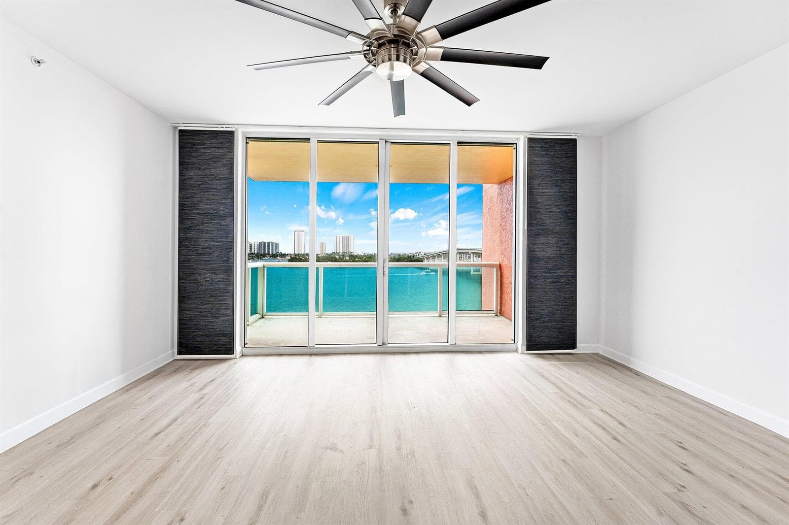 2640 Lake Shore Drive 614 photo 20