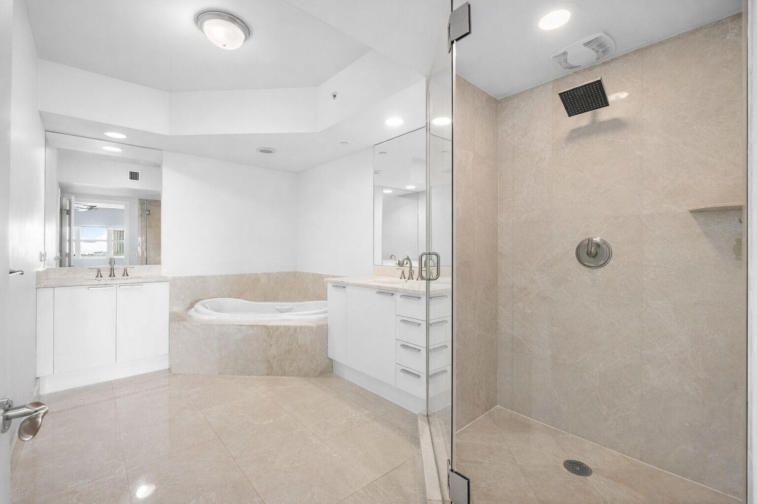 2640 Lake Shore Drive 614 photo 24