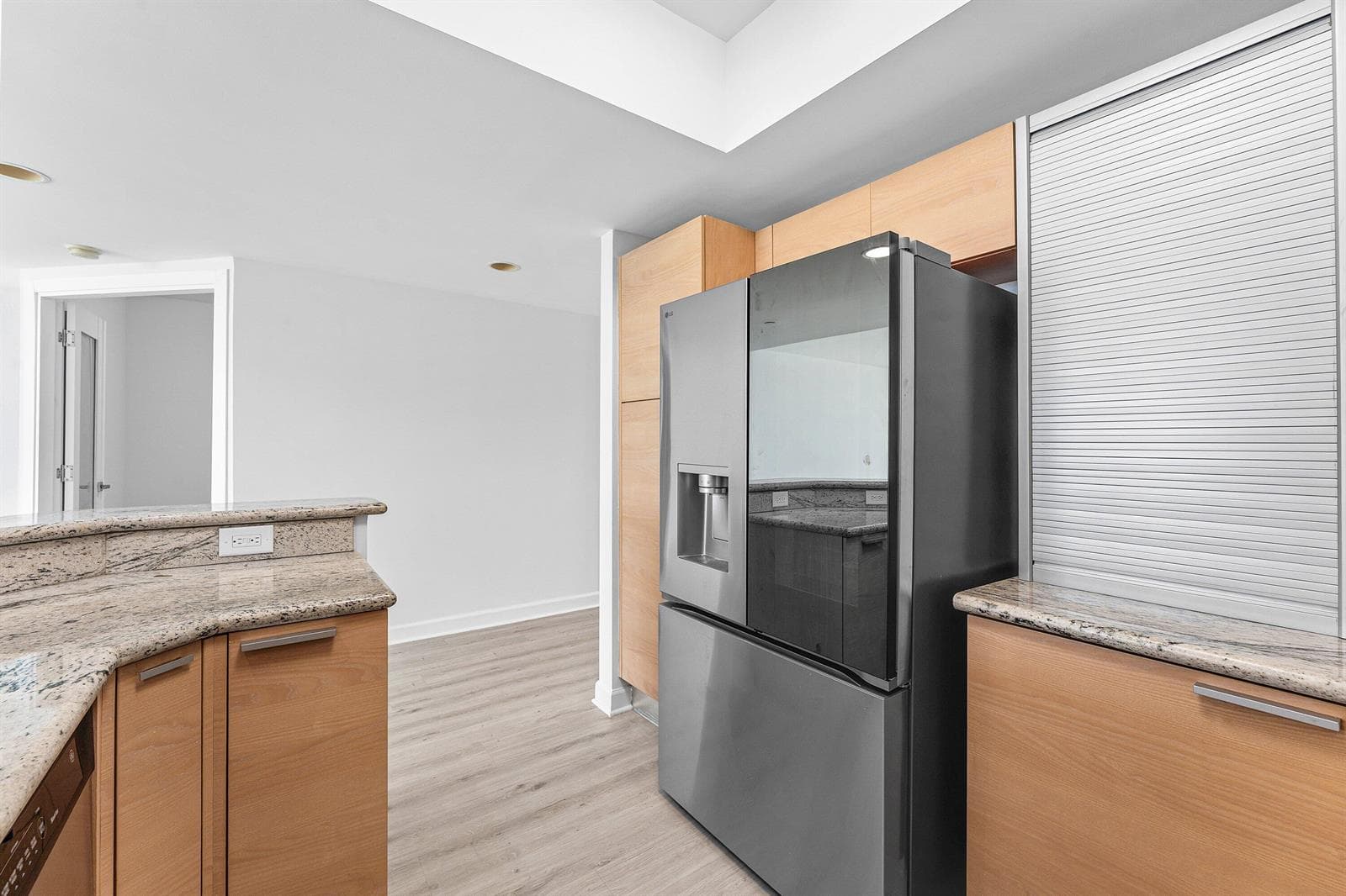 2640 Lake Shore Drive 614 photo 18
