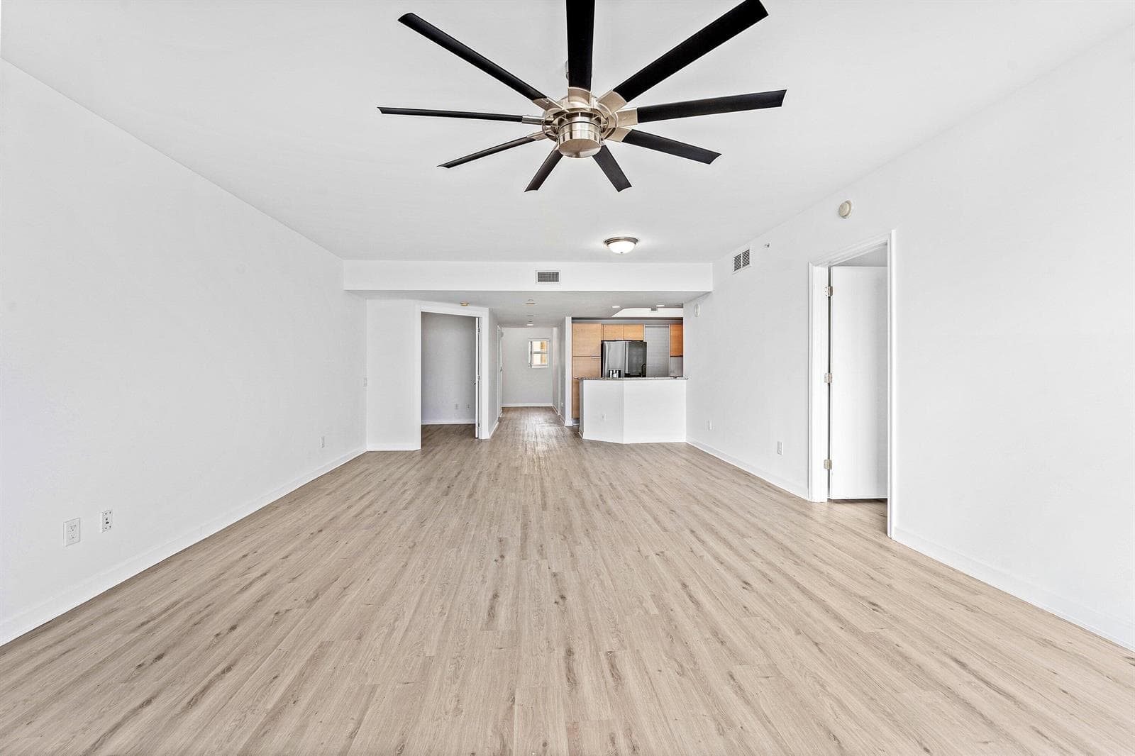 2640 Lake Shore Drive 614 photo 15