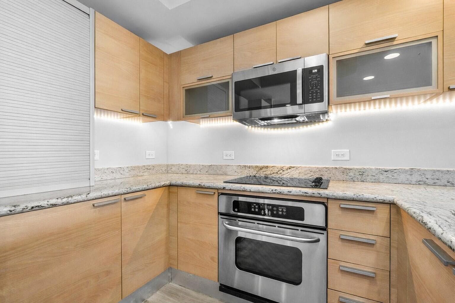 2640 Lake Shore Drive 614 photo 19