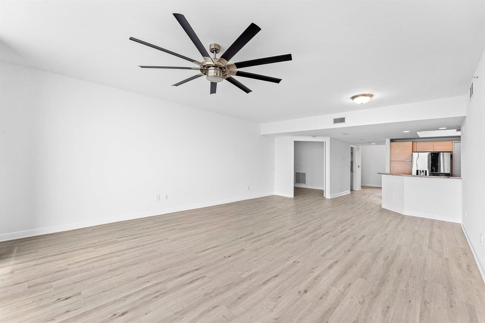 2640 Lake Shore Drive 614 photo 8