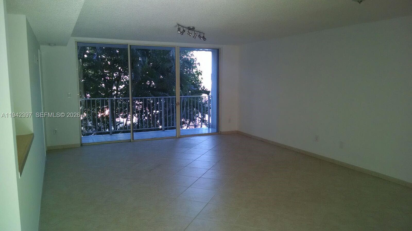 16531 NE 35th Ave 201 photo 7