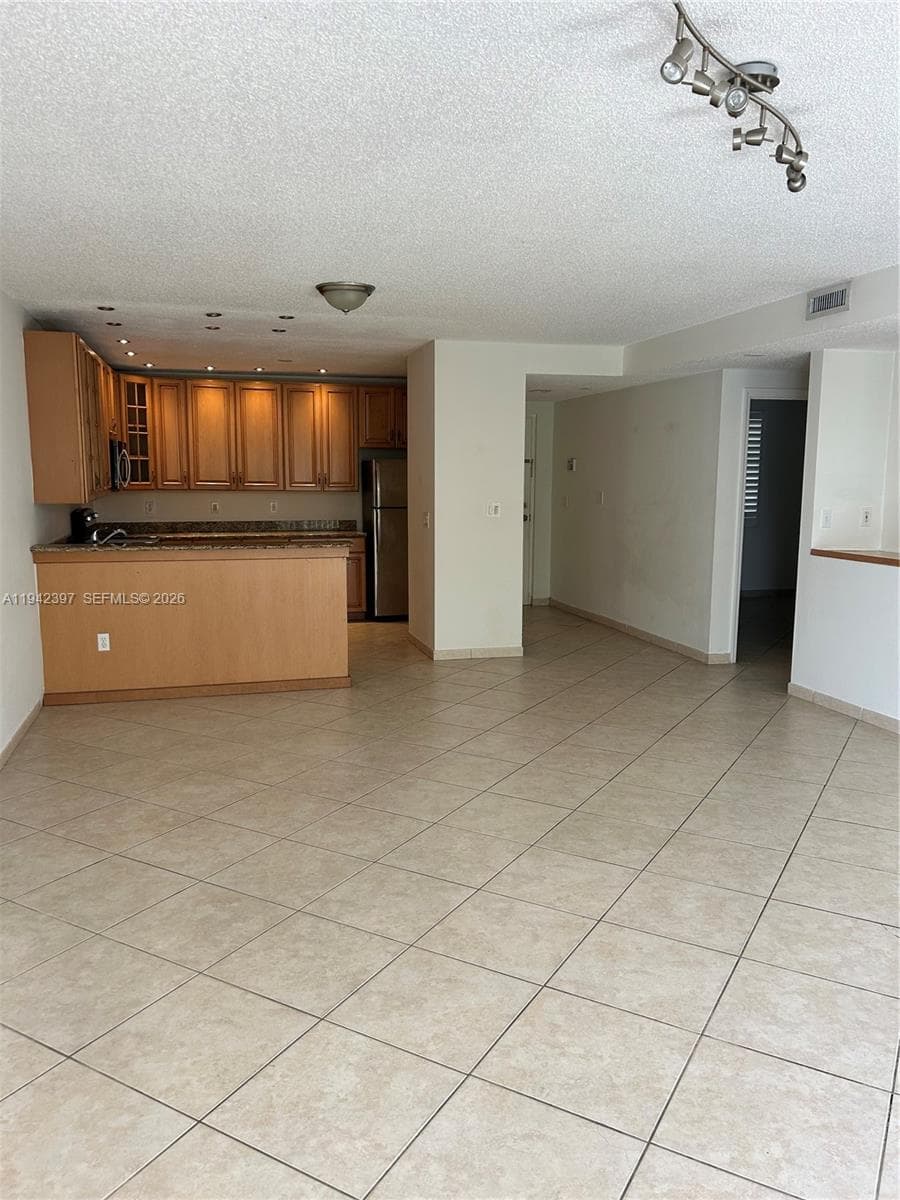 16531 NE 35th Ave 201 photo 8