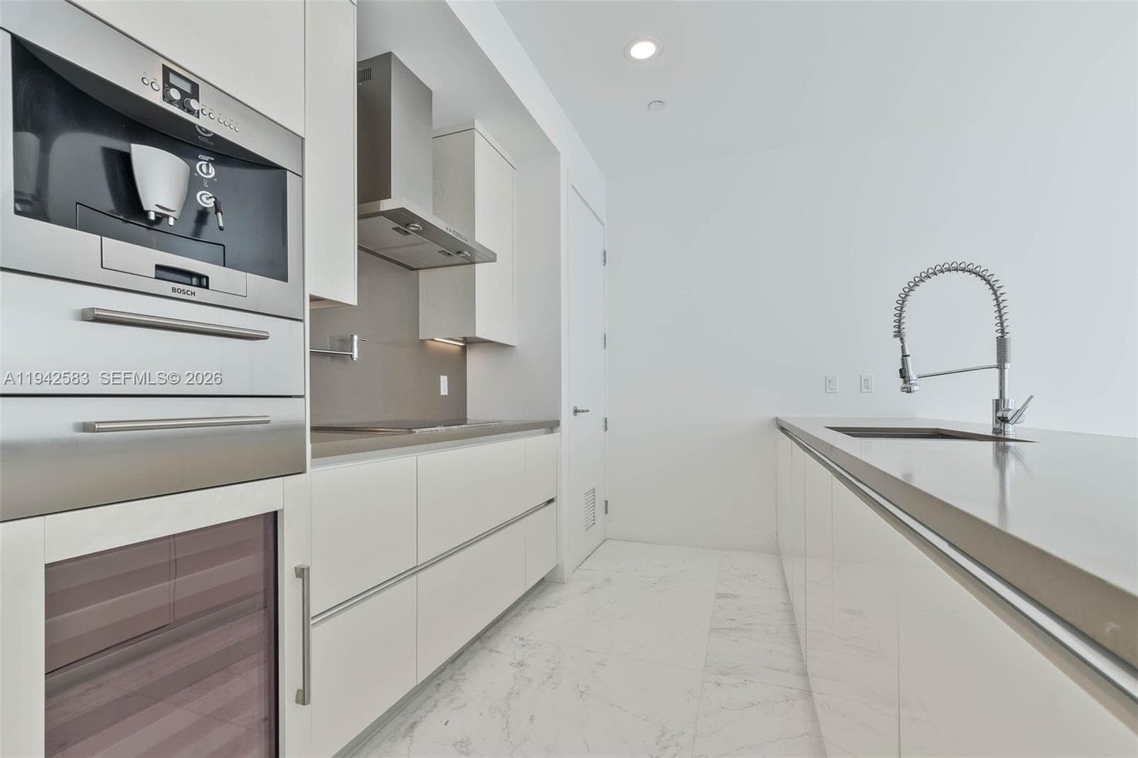 17475 Collins Ave 2003 photo 6