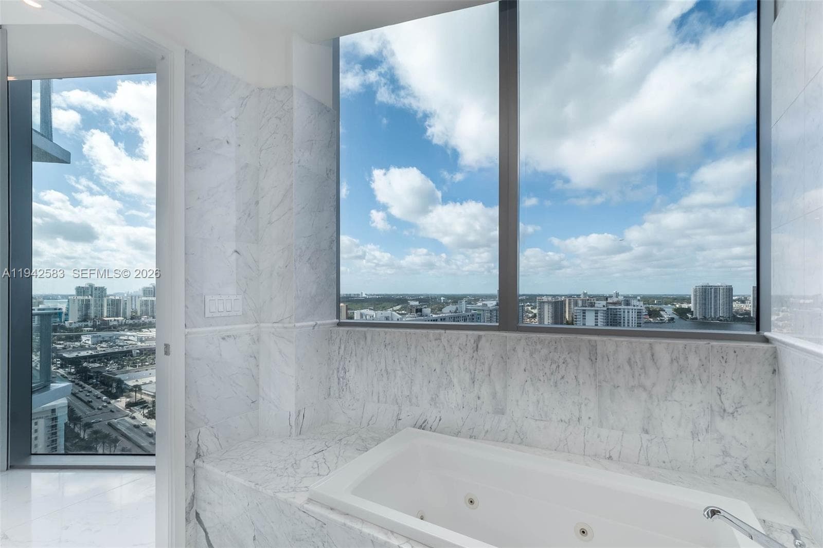 17475 Collins Ave 2003 photo 22