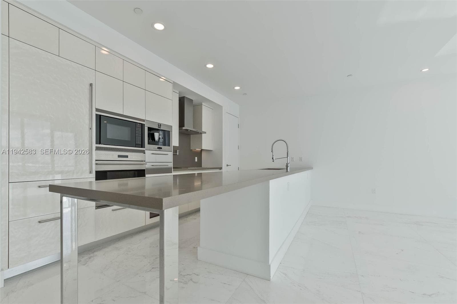 17475 Collins Ave 2003 photo 7