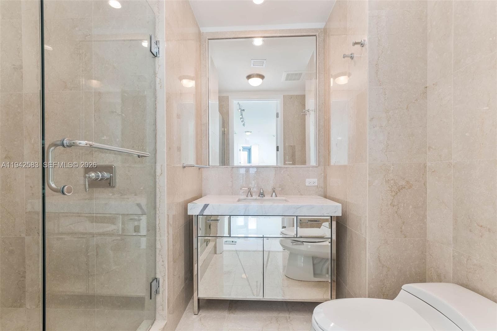 17475 Collins Ave 2003 photo 4