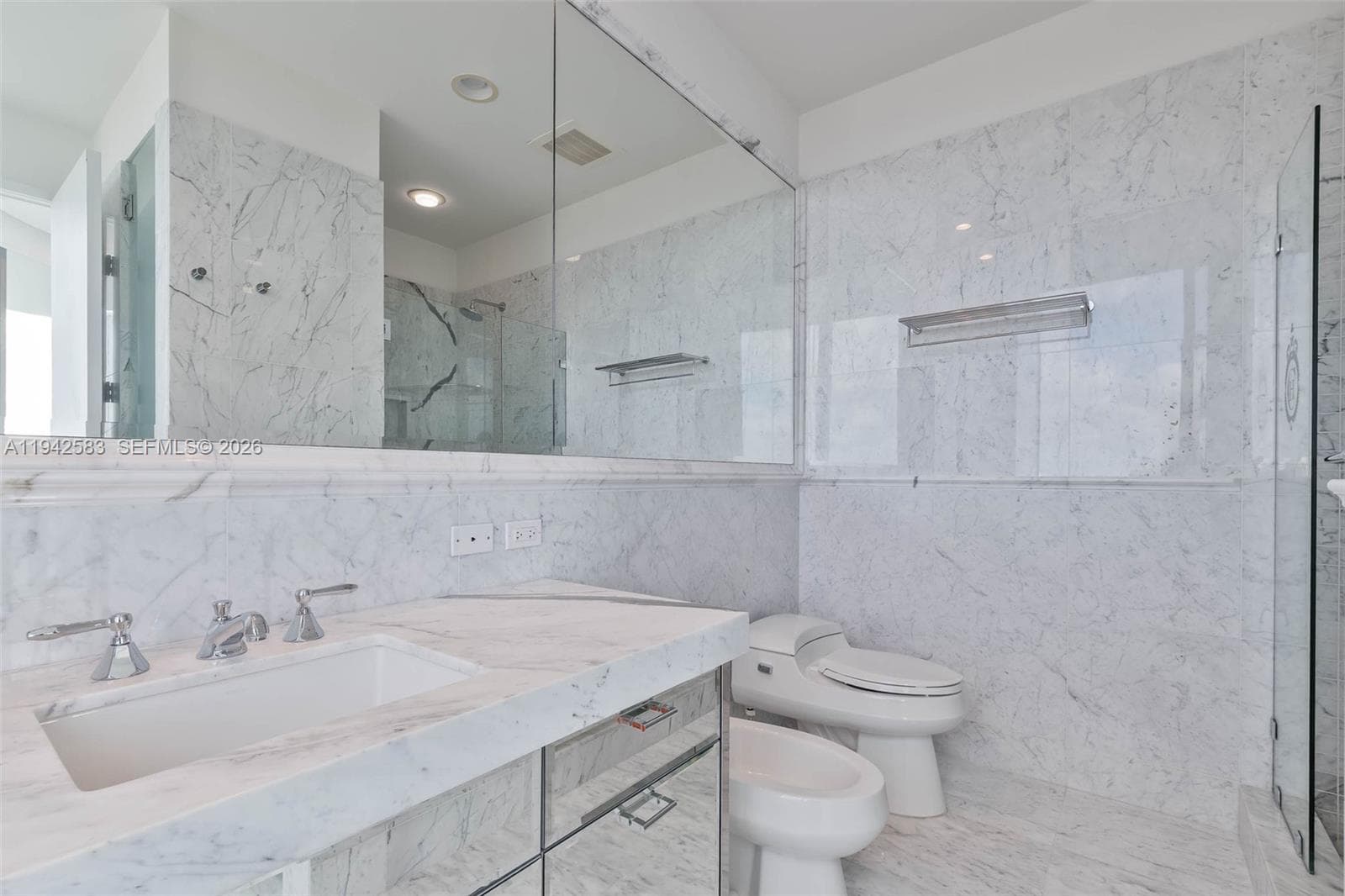 17475 Collins Ave 2003 photo 21