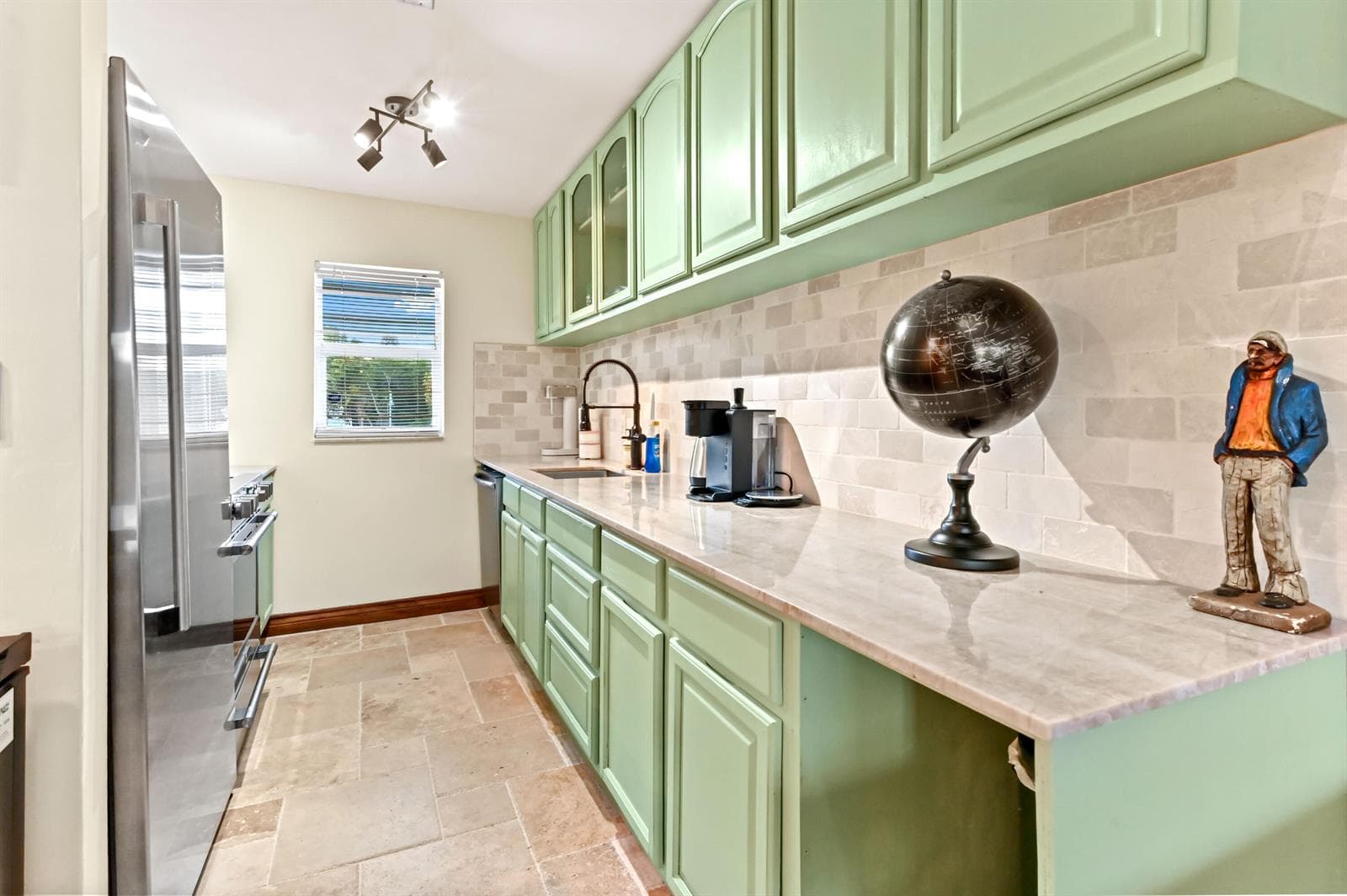 689 NE 6th Court 2090 photo 8