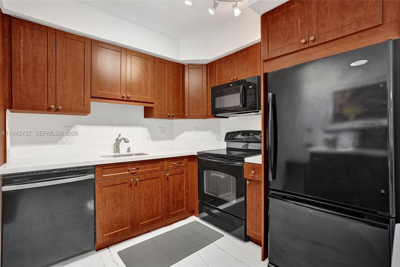 300 Bayview Dr 1110 photo 23