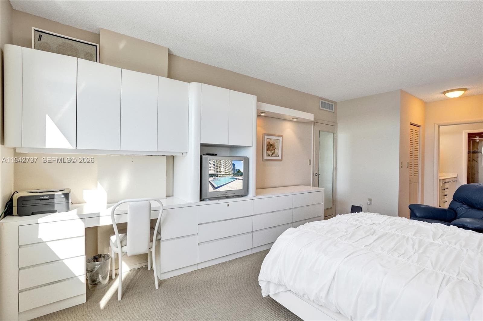 300 Bayview Dr 1110 photo 10