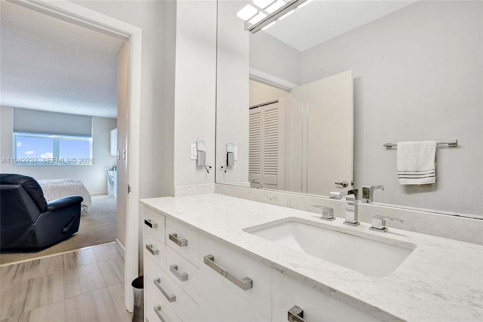 300 Bayview Dr 1110 photo 11