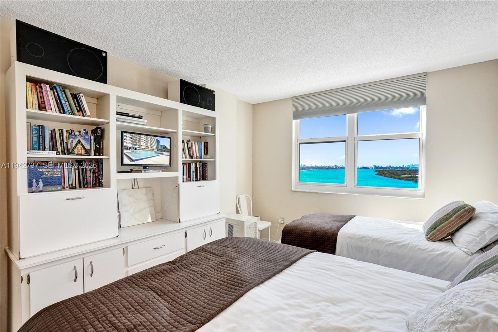 300 Bayview Dr 1110 photo 19