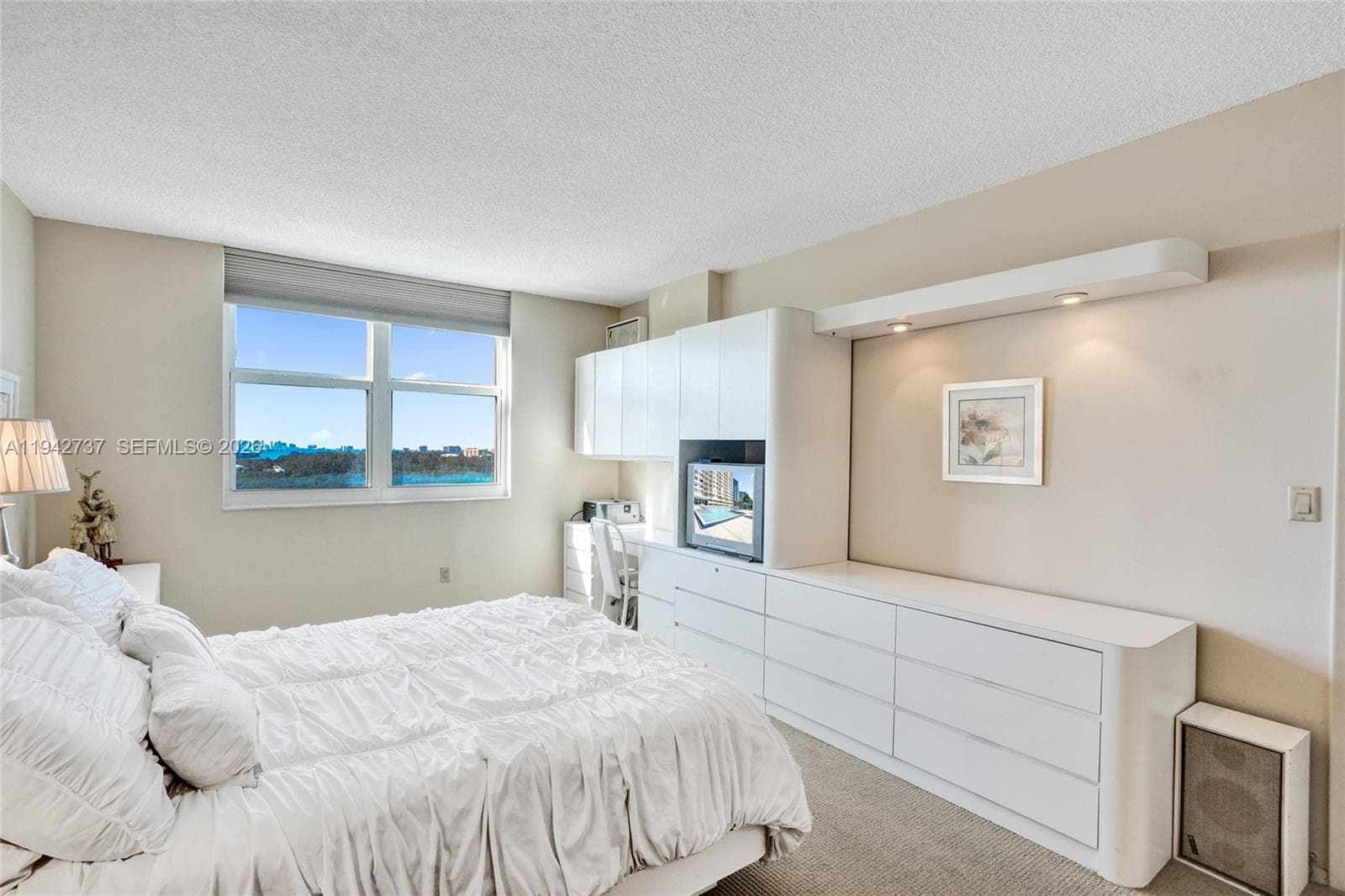 300 Bayview Dr 1110 photo 8