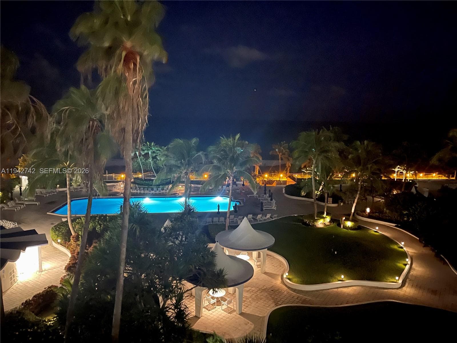 5161 Collins Ave 715 photo 2