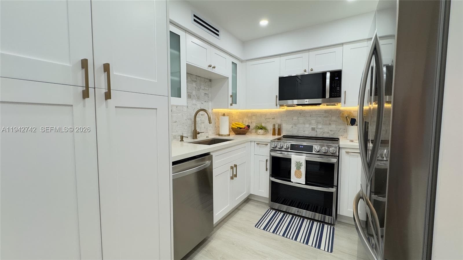 5161 Collins Ave 715 photo 9