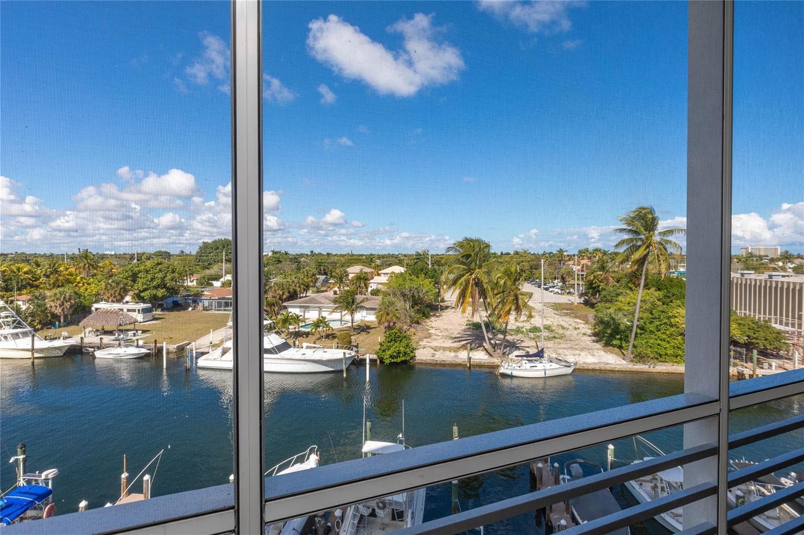 2731 NE 14th Street Causeway 538 photo 17