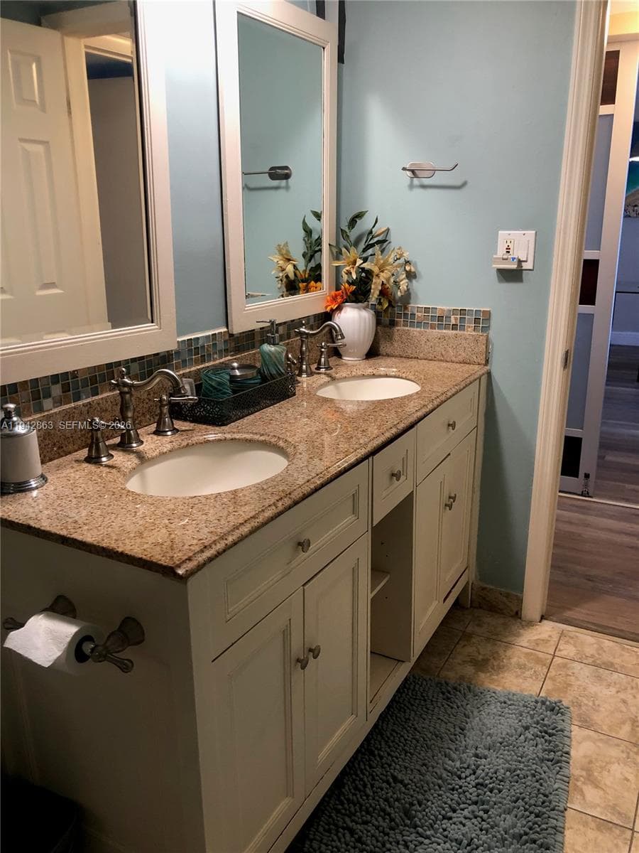 801 Ocean Dr 1004 photo 24