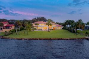 901 SE Riverside Drive photo 8