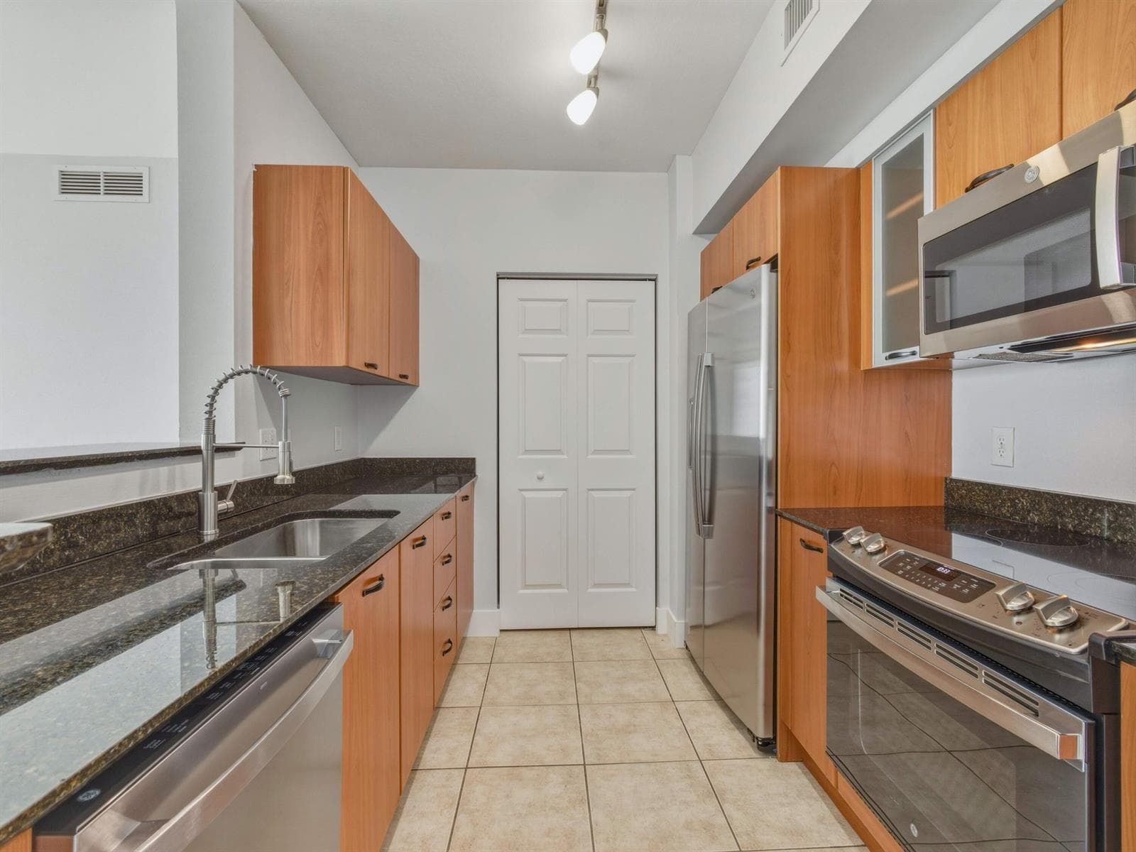 625 Casa Loma Boulevard 1206 photo 6