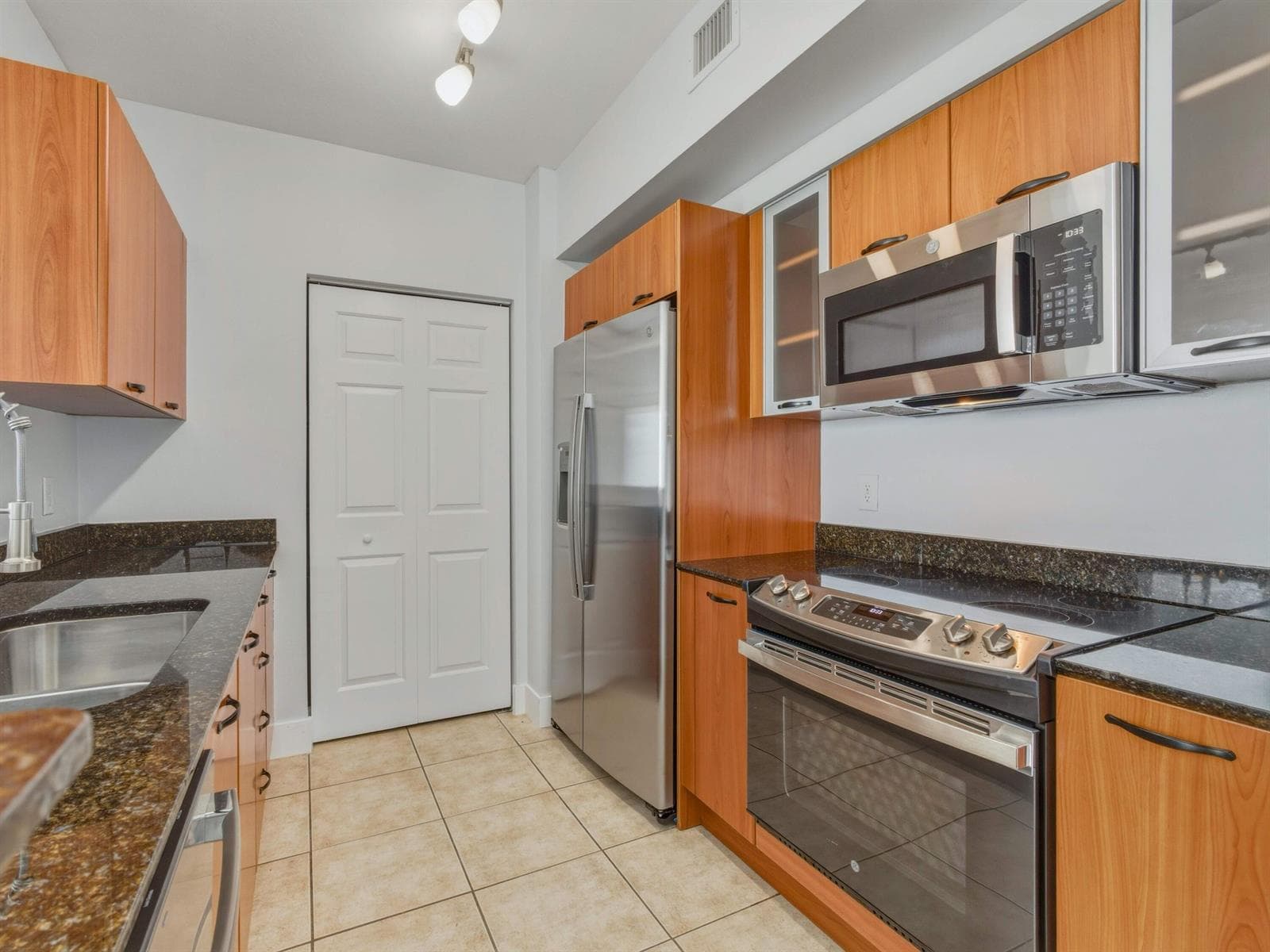625 Casa Loma Boulevard 1206 photo 7