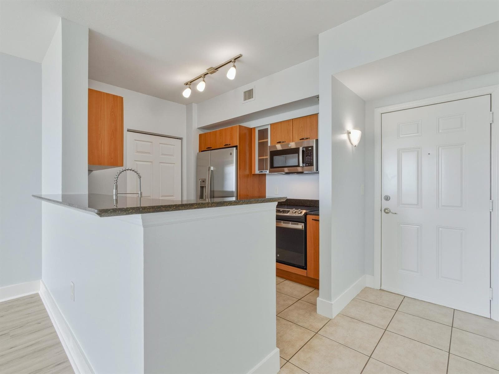 625 Casa Loma Boulevard 1206 photo 5