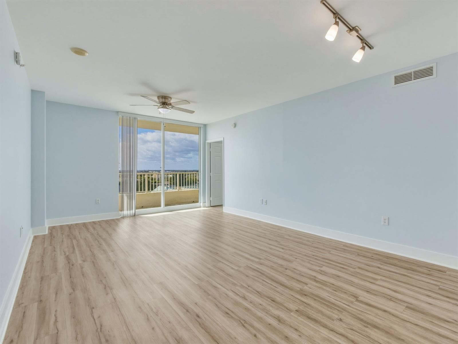 625 Casa Loma Boulevard 1206 photo 9