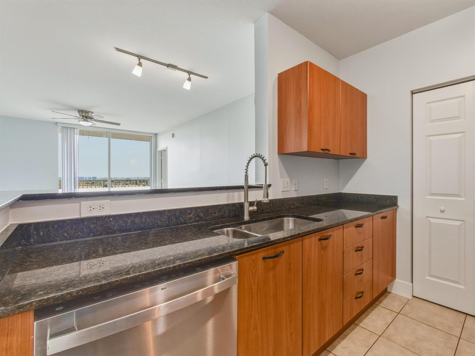 625 Casa Loma Boulevard 1206 photo 8