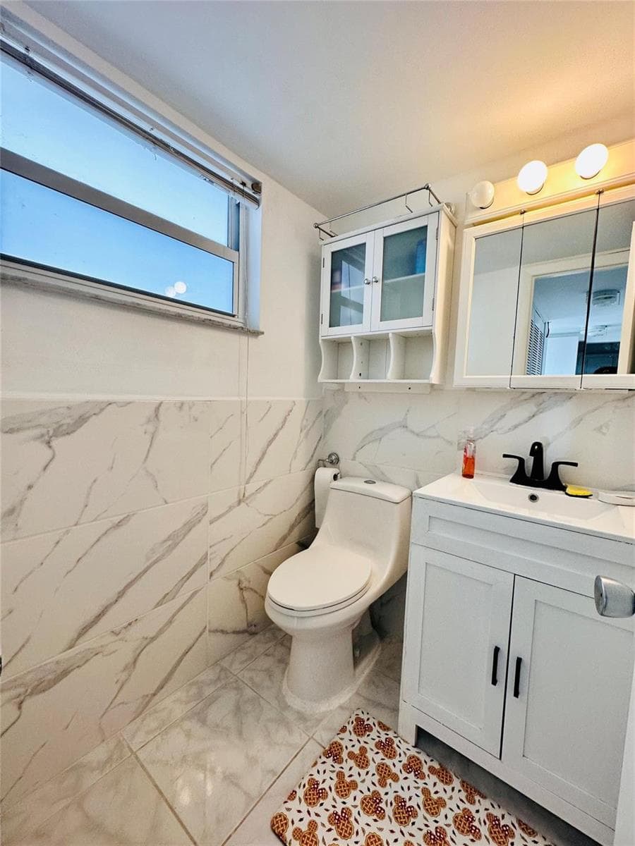 1391 S Ocean Boulevard 806 photo 12