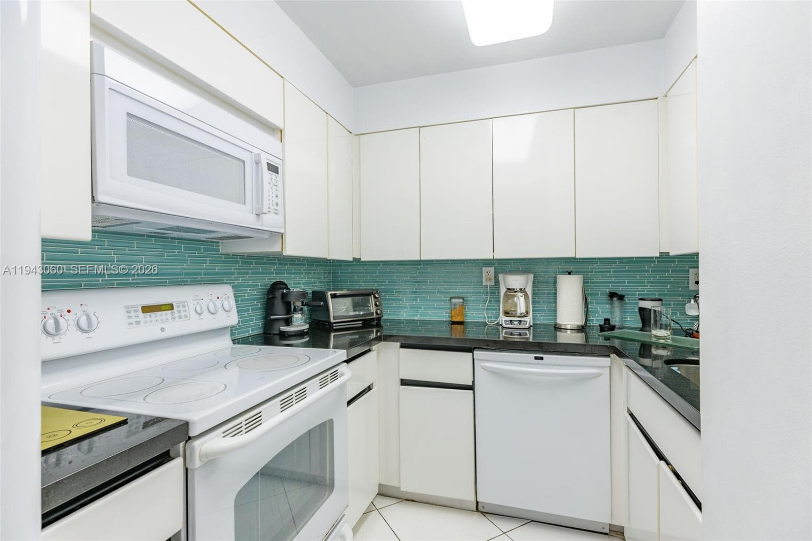 6767 Collins Ave 1905 photo 10