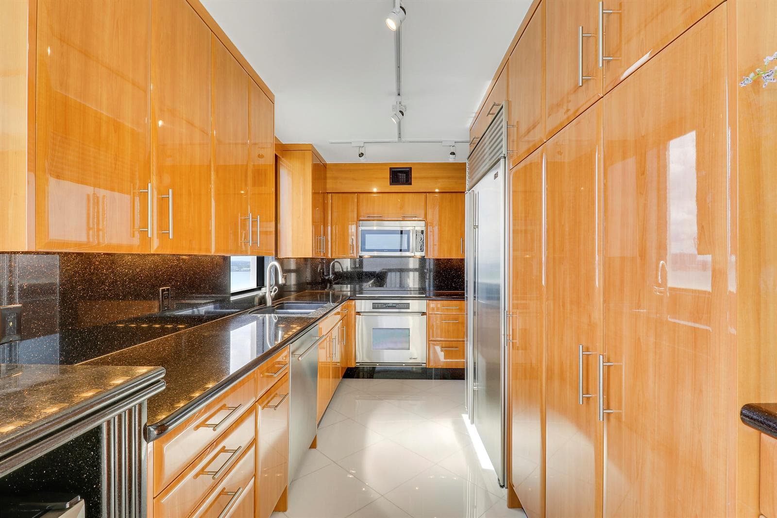 5380 N Ocean Drive 20b photo 4