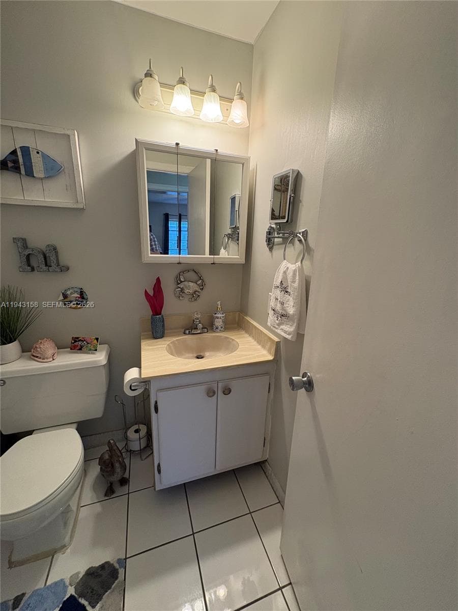 180 Cypress Club Dr 811 photo 23