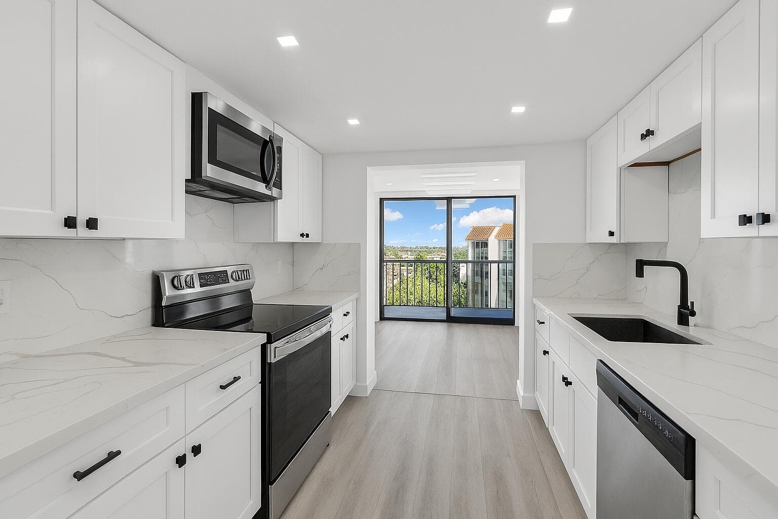 859 Jeffery Street 810 photo 2