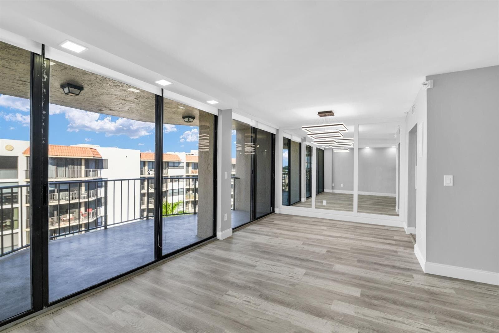 859 Jeffery Street 810 photo 6