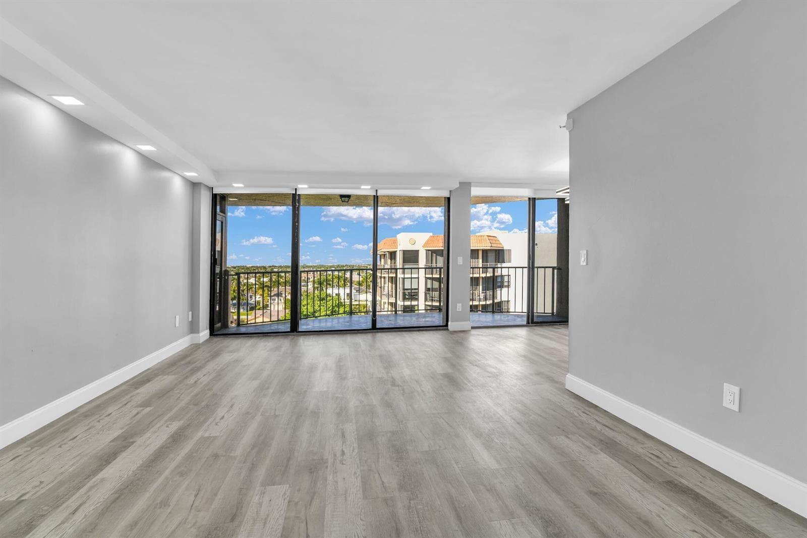 859 Jeffery Street 810 photo 13