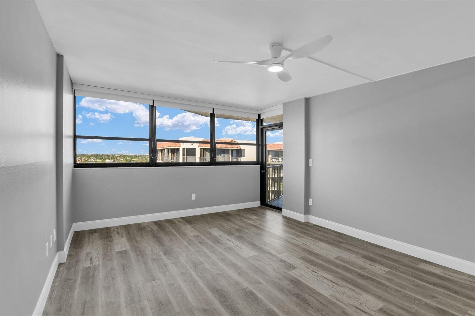 859 Jeffery Street 810 photo 17
