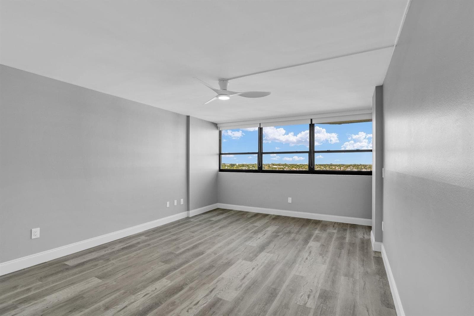 859 Jeffery Street 810 photo 16