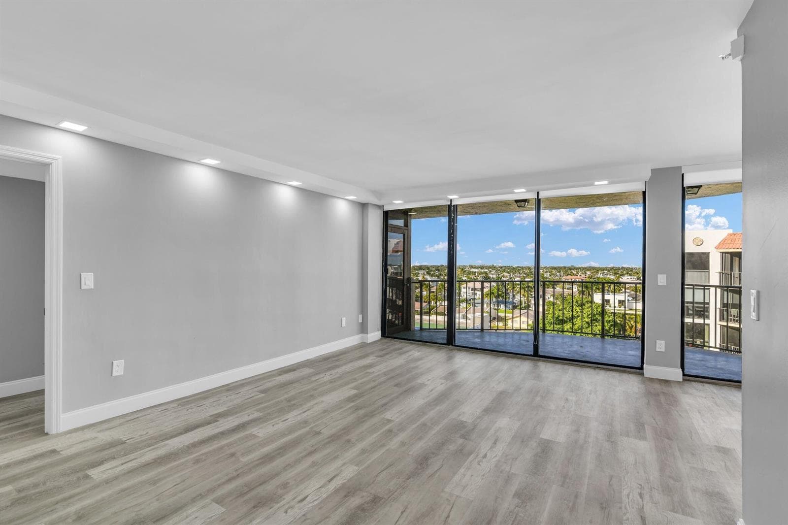 859 Jeffery Street 810 photo 7