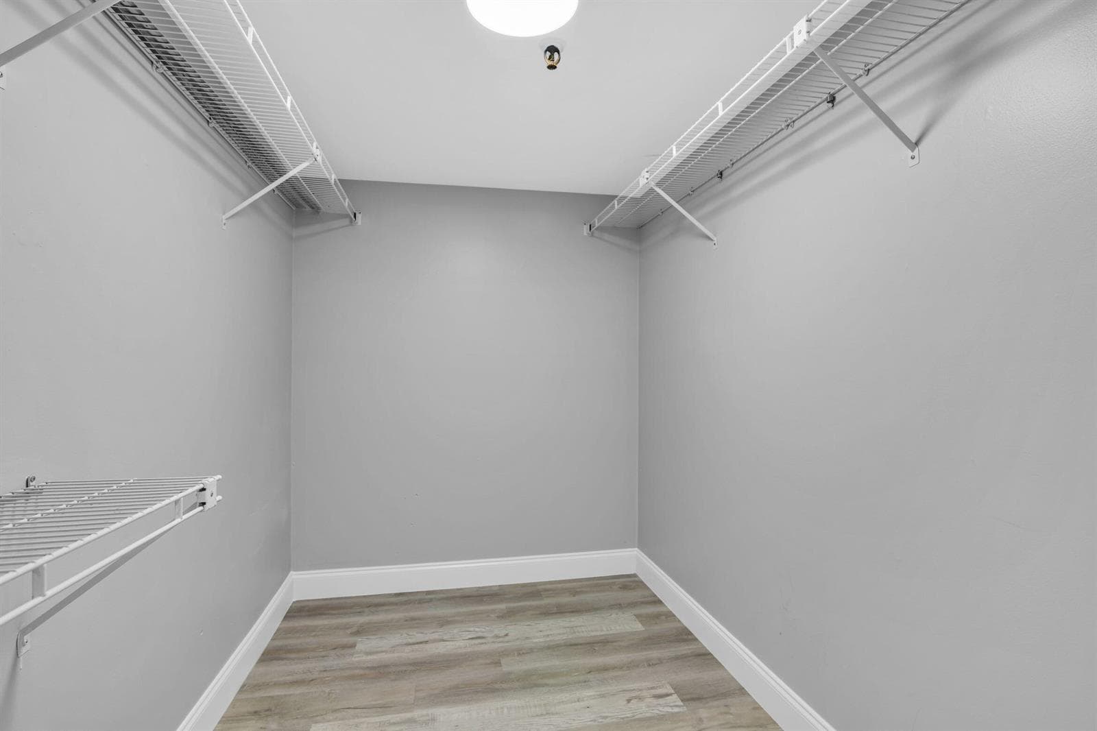859 Jeffery Street 810 photo 20