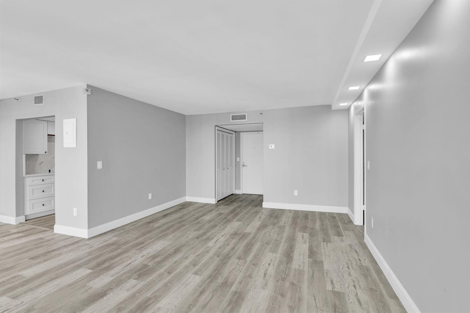 859 Jeffery Street 810 photo 9