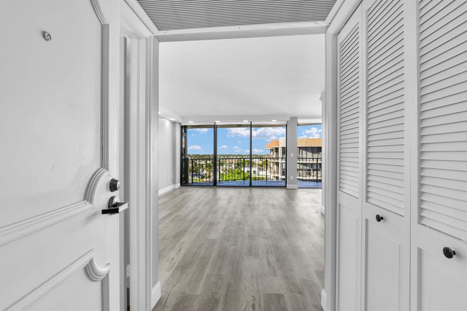 859 Jeffery Street 810 photo 10