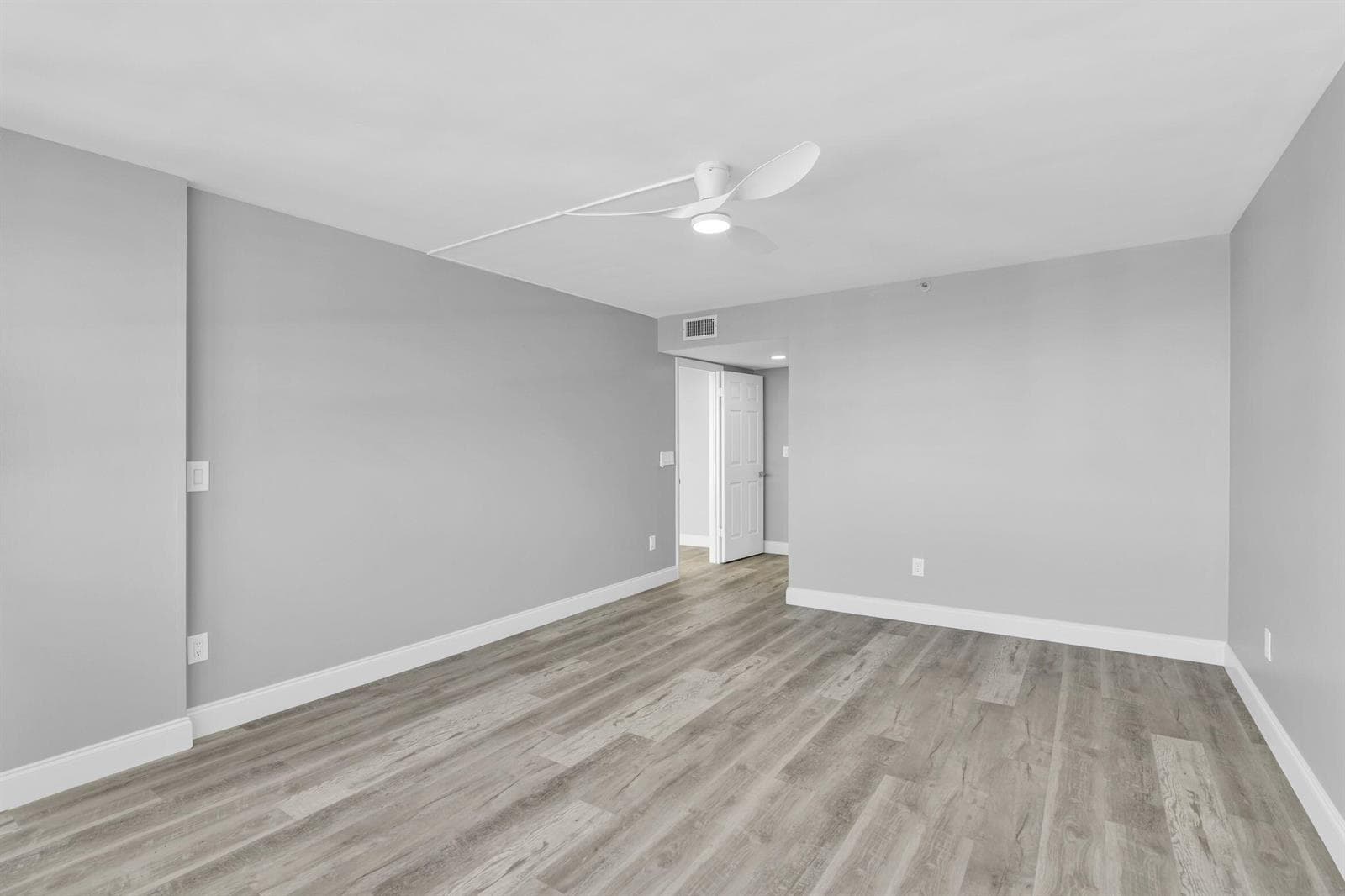 859 Jeffery Street 810 photo 18